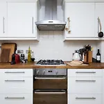 Lovely 2 Bedroom Family Home Near Tower Bridge